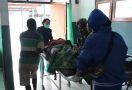 Detik-detik Menegangkan Personel Satgas TNI Mengevakuasi Diktera Wonda Warga Puncak Jaya - JPNN.com