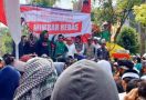 Protes Ceramah Kontroversial Ustaz Mizan, Ribuan Massa Kembali Turun ke Jalan - JPNN.com