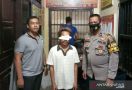 Pria Berkumis Kerap Mencabuli Anak Tirinya - JPNN.com