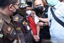 Herry Wirawan Dituntut Hukuman Mati, Begini Reaksi Kuasa Hukum Santriwati  - JPNN.com