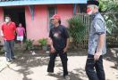 Ganjar Pranowo Membantu Perbaikan Rumah Kader PDIP, Lihat   - JPNN.com