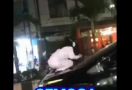 Viral Video Wanita Naik Kap Mobil Pergoki Suami Berselingkuh, Diduga Oknum Polisi - JPNN.com