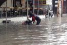 Banjir di Kelurahan Tegal Alur Tak Kunjung Surut, Anak Buah Anies Baswedan Beri Alasan Begini - JPNN.com