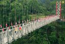 Jembatan Gantung Girpasang Dioperasikan, Warga tak Perlu Lagi Naik Turun Jurang  - JPNN.com