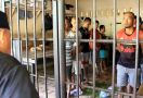 Proses Evakuasi 27 Orang di Kerangkeng Rumah Bupati Langkat Diadang Keluarga - JPNN.com