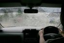 3 Cara Aman Mengendarai Mobil di Musim Hujan, Nomor 2 Perhatikan - JPNN.com