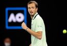 Daniil Medvedev Lolos ke Final Australian Open 2022, Rekor Megah Rafael Nadal Terancam - JPNN.com