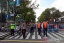 Polisi Sekat Sejumlah Ruas Jalan di Karawang, Ada Apa? - JPNN.com