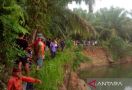 Sabri Lompat ke Sungai, Setelah Menyelam tak Muncul Lagi, Lihat Warga Heboh Mencari - JPNN.com