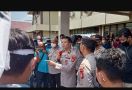 Massa Geruduk Mapolres, Kapolres Bilang Kapolsek Lubuklinggau Utara Sudah Dicopot - JPNN.com