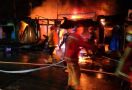 4 Kios di Bekasi Ludes Terbakar, Sebegini Kerugiannya - JPNN.com