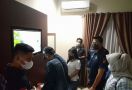 Cewek Berparas Ayu Tiba-Tiba Disetop saat Mau Turun dari Lantai 2 Hotel, Lalu Dites Urine - JPNN.com