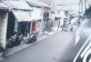 Pengendara Motor Tabrak Lari Bocah, Terekam CCTV, Ditunggu Kesadarannya - JPNN.com