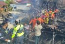 Mengerikan, Detik-detik Pria Lumpuh dan 3 Karyawan Rumah Makan Terjebak di Tengah Kobaran Api - JPNN.com
