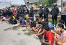 Ratusan Personel Bergerak ke Kampung Bahari, 18 Pria & 8 Wanita Tak Berkutik, Lihat Itu - JPNN.com