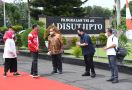 Jokowi Bertolak ke Titik Nol Kilometer IKN, Lihat Tuh yang Mendampingi - JPNN.com