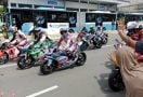 Juara MotoGP Qatar 2022 Sapa Warga Saat Parade di Jalan Sudirman - JPNN.com