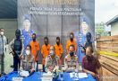 Berbaju Tahanan, Polisi AB Dijebloskan ke Bui - JPNN.com