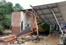 Dahsyatnya Terjangan Banjir yang Merendam Cilacap & Banyumas, Bangunan Rumah Rusak - JPNN.com