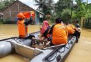Banjir Setinggi 1,5 Meter Rendam Kabupaten Cilacap, 424 Warga Terpaksa Mengungsi - JPNN.com