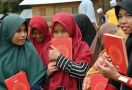 Jelang Ramadan, BWA & LWNT Salurkan Ribuan Al-Qur'an untuk Korban Gempa Sumbar - JPNN.com
