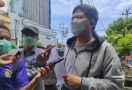 Lihat Seorang Wanita Pekerja Dicekik dan Dipukul, Sugeng Bertindak, Terjadilah - JPNN.com