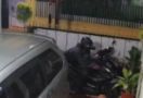 Saat Salat Subuh, 2 Pria Terekam CCTV Berbuat Terlarang, Warga Lapor Polisi - JPNN.com