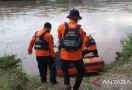 Menyeberang di Sungai, Darman Seketika Hilang - JPNN.com