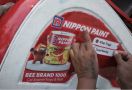 Bantu Tingkatkan Perekonomian, Nippon Paint Warnai Puluhan Becak Kayuh di Pasar Gede - JPNN.com