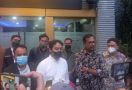 Pak Luhut Sebaiknya Tahu, Haris Azhar Setor Bukti Autentik ke Polisi - JPNN.com