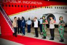 Jokowi Tiba di NTT Malam Hari, Lihat Tuh Siapa yang Menyambut? - JPNN.com