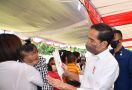 Seusai Temui Anak-anak Stunting di NTT, Jokowi Bilang Begini ke Viktor Laiskodat Cs - JPNN.com