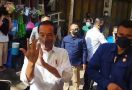 Disoraki Tiga Periode di Pasar, Lihat Tuh Ekspresi Jokowi, Senang Banget - JPNN.com