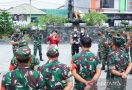 Prajurit TNI Berbaris Tegap di Lapangan, Lalu Menyimak Ucapan Lelaki Ini - JPNN.com