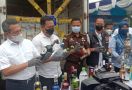Rugi Besar, Anak Buah Mendag Lutfi Hancurkan Ribuan Miras Impor di Makassar - JPNN.com