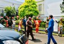 Jokowi Sambut Kedatangan PM Papua Nugini, Siapa Pejabat yang Dikenalkan Itu? - JPNN.com