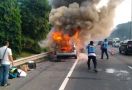 Peugeot Ludes Terbakar di Tol JORR - JPNN.com
