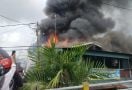 Kebakaran Hanguskan Rumah Warga Jelang Ramadan, 32 Jiwa Kehilangan Tempat Tinggal - JPNN.com