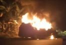 Mobil Terbakar Tepat di Depan SPBU, Warga Langsung Panik - JPNN.com