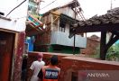 Angin Puting Beliung Menerjang Perkotaan Garut, Banyak Rumah Rusak - JPNN.com