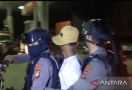 Malam-Malam Polisi Menangkap 2 Lelaki dan 1 Perempuan, Tak Disangka - JPNN.com