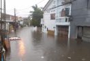 Hujan Lebat, 11 Titik di Kota Bekasi Banjir, Lihat Fotonya - JPNN.com
