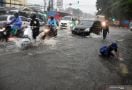 Hujan Deras, Sejumlah Jalan dan RT di DKI Tergenang - JPNN.com