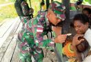 Prajurit TNI Gencar Sambangi Rumah Warga di Perbatasan RI-PNG, Ada Apa? - JPNN.com