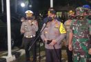 Ade Armando & 6 Polisi Dikeroyok Pedemo di DPR, Irjen Fadil Keluarkan Kalimat Tegas - JPNN.com