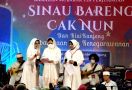 Puan Ikut Bersenandung Lagu Daerah Saat Acara Sinau Bareng Cak Nun - JPNN.com