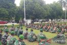 Kolonel Sriyanto Memberikan Perintah, Prajurit TNI AD Duduk Menyimak - JPNN.com