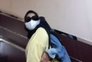 Istri Putra Siregar Hadir di Polres Metro Jakarta Selatan, Begini Penampakannya - JPNN.com