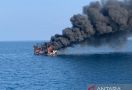 Detik-Detik Prajurit TNI AL Menyelamatkan 10 ABK dari Kapal yang Terbakar di Teluk Jakarta - JPNN.com