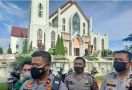 TNI dan Polisi Berjaga Saat Kebaktian dan Misa Jumat Agung di Jambi - JPNN.com